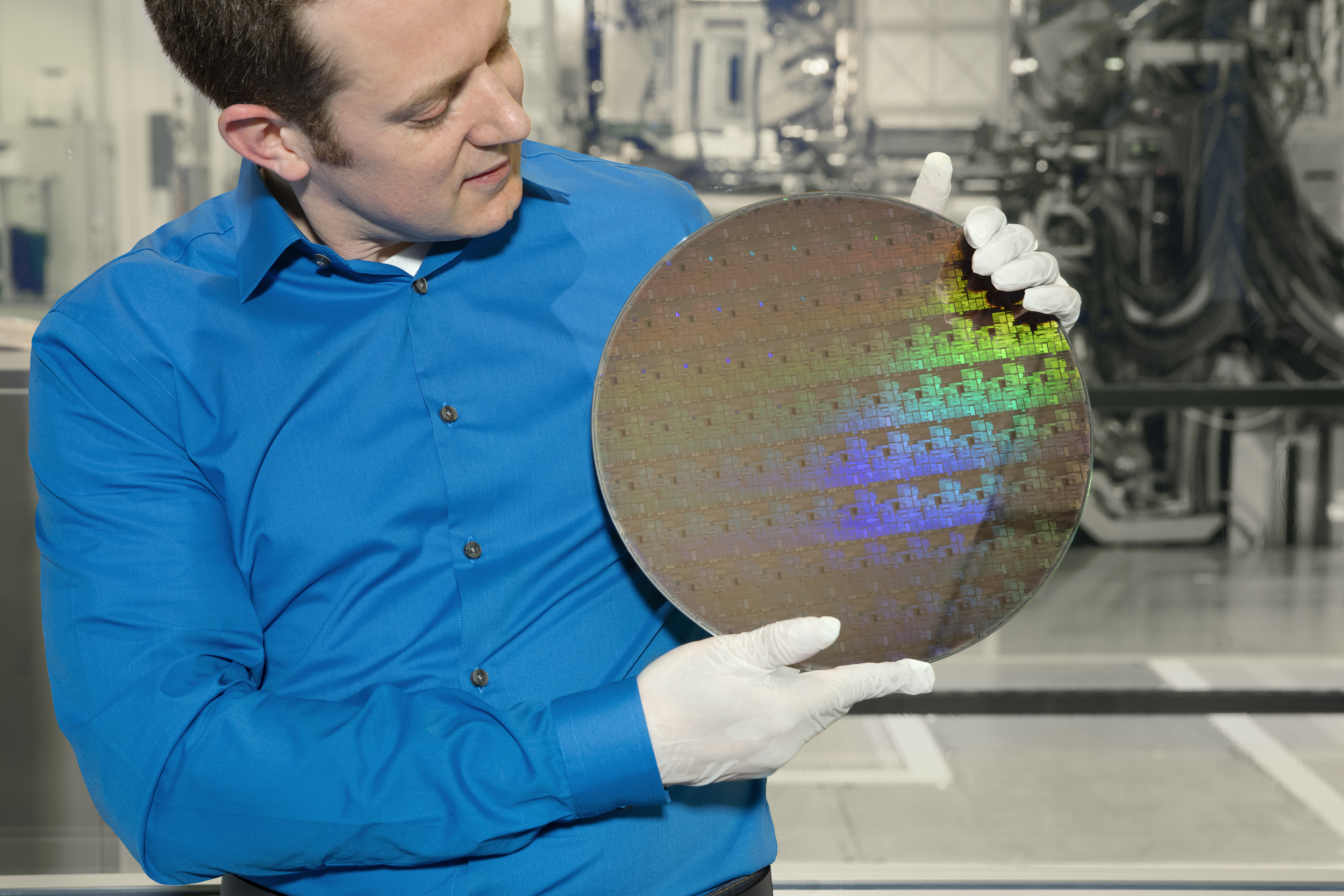Интересные производства в мире. Чип 5 нанометров. Кремниевый микрочип. Самый большой процессор. Кристалл (микроэлектроника).